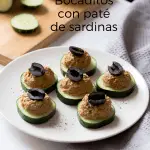 Pepino cortado en rodajas con encima paté de sardinas