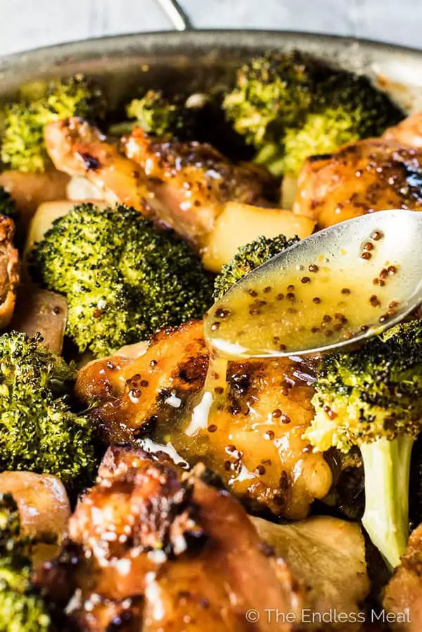 A healthy & easy balanced meal with chicken and broccoli