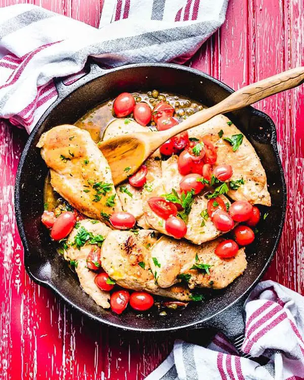A healthy & easy balanced meal with chicken and tomatoes